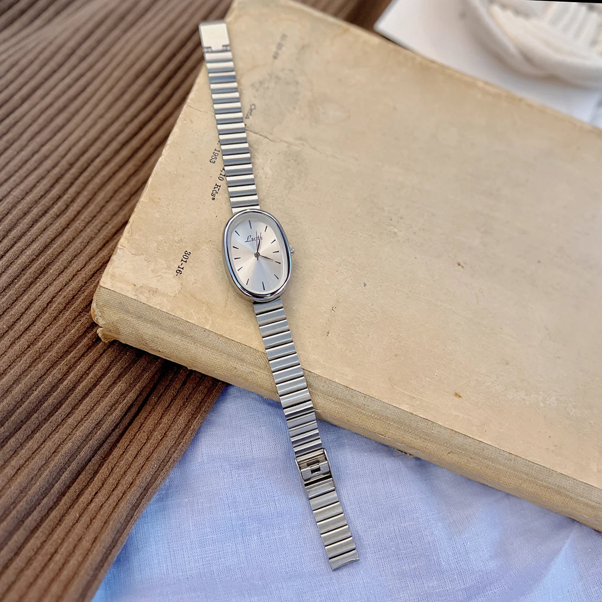 Versatile Quartz Watch