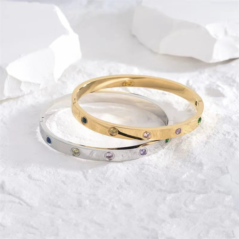 Zircon-Detail Cross Nail Nut Bangle