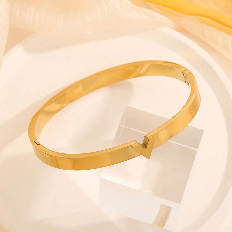 Signature V-Heart Bracelet